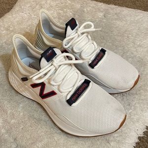New Balance Men’s Fresh Foam Roav in white with pigment size 8.5
